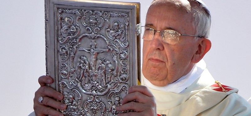 Ferenc pápa kirúgott egy konzervatív bíborost