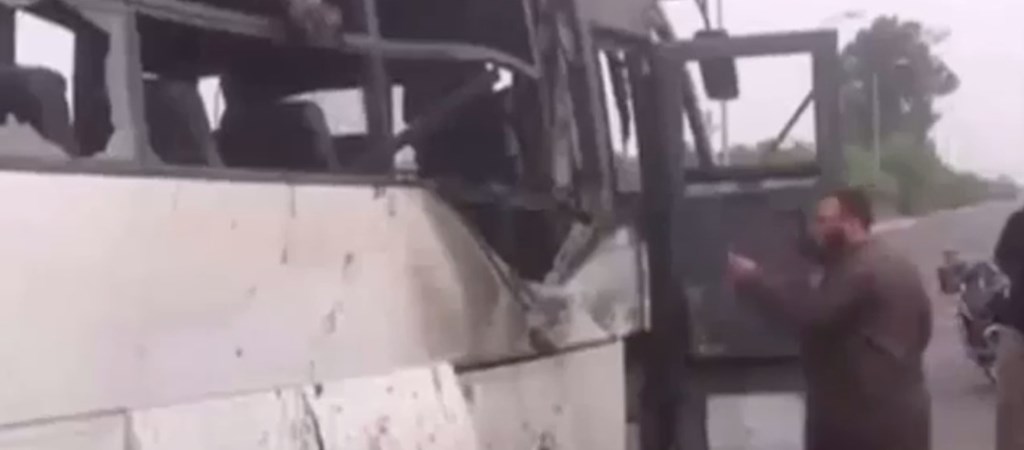 Merénylet egy kopt keresztényeket szállító busz ellen – videó