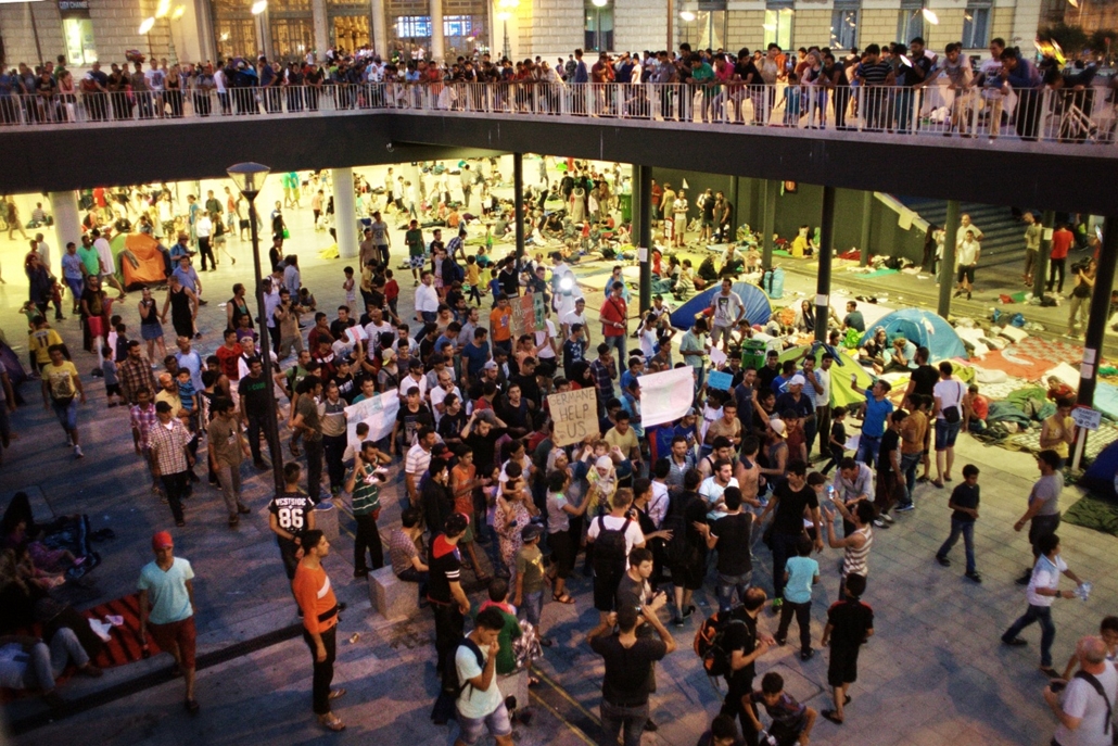 Képtalálat a következőre: „keleti pályaudvar migránsok”