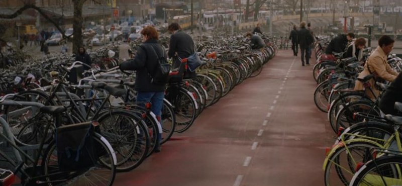 Kék villogóval járhatnak a biciklis rendőrök Hollandiában