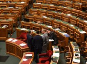Rejtélyes módon kerülnek a parlamenti fiókba egyes törvényjavaslatok