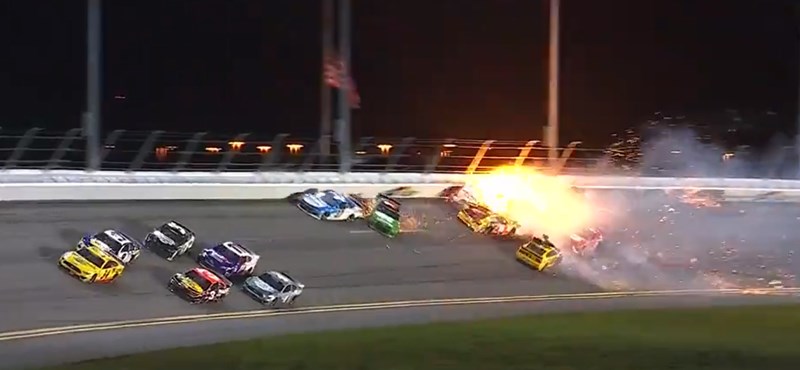 Tüzes tömegkarambollal ért véget a Daytona 500