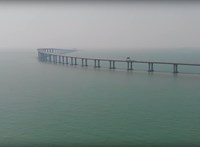 Átadták a világ leghosszabb tengeri hídját Kínában – videó