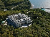 Navalnij ellentámadásba ment át és leleplezte Putyin palotáját