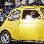 Mi mással menekülhetne Rómában Tom Cruise, mint egy sárga Fiat 500-assal?