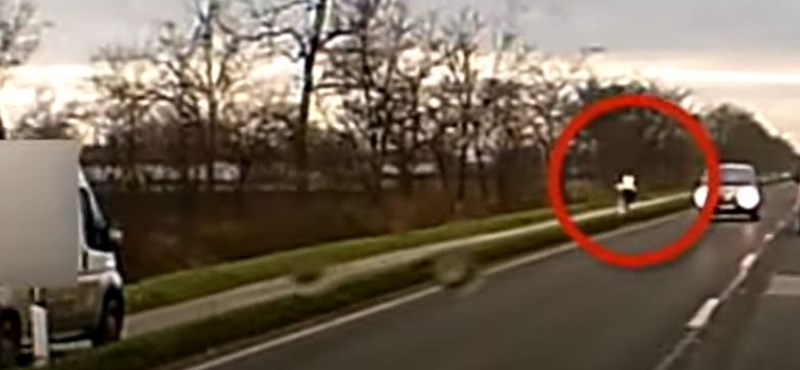 Legalább 80 km/h-val hajtott egy furgonos a bicikliúton - videó