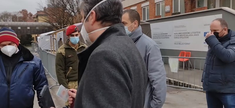 Hadházy tried to enter the Covid ward of the Szekszárd hospital, four of them were arrested