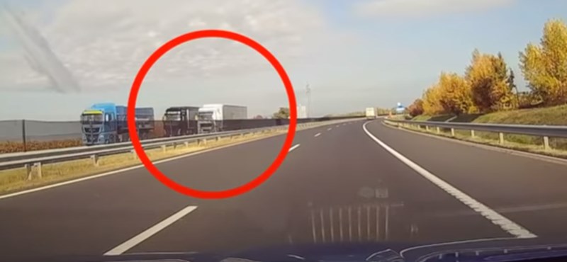 Videón, ahogy a rendőrök sorra buktatják le a szabálytalan kamionosokat az M7-esen