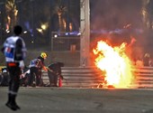 Tűzgömbbé vált Grosjean autója a Bahreini Nagydíj rajtja után ? videó
