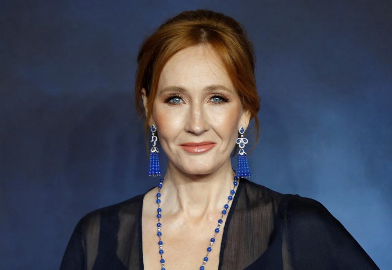 Kegyetlen politikai horror lett J. K. Rowling új gyerekkönyve