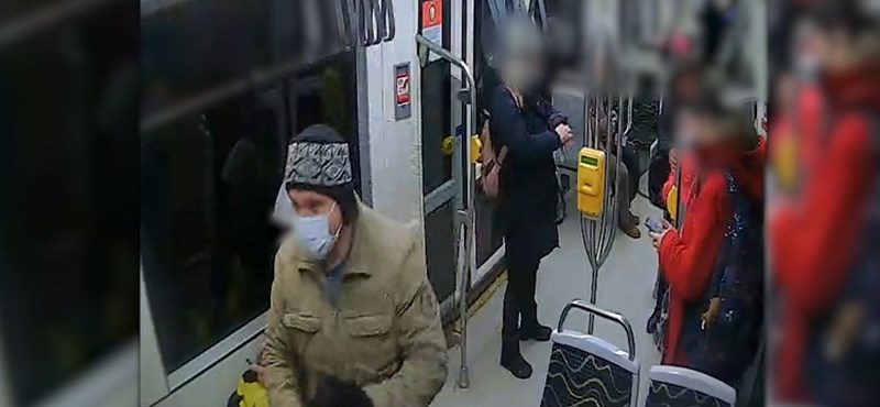 An inspector was abused on a tram in Budapest