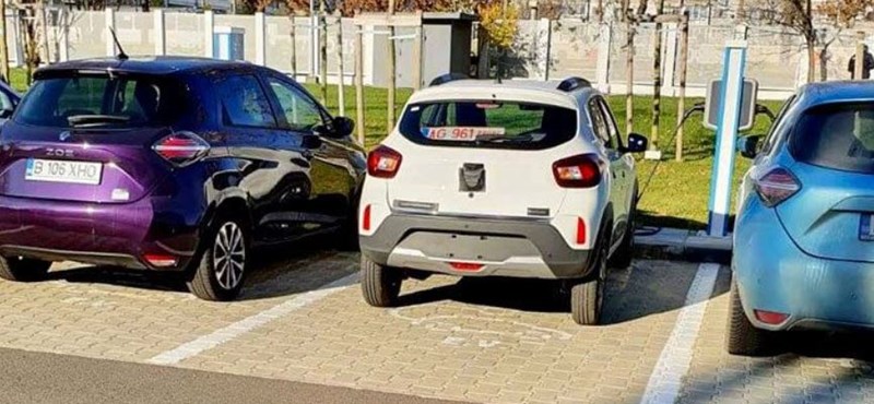 Két Renault között látszik igazán, mekkora a Dacia elektromos autója