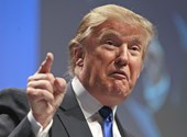 Trump nagy bejelentést ígér, közben dühödten keresi az internetes kiskaput