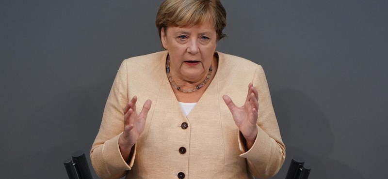 Merkel óvatosságra intett az EU-s pénzek megvonásával kapcsolatban