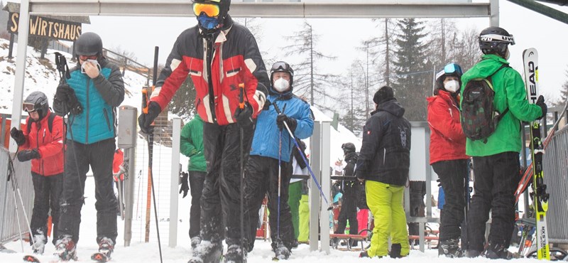 Crowds began skiing in Austria, closing several slopes